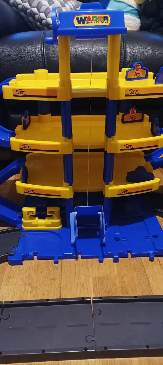 3 Storey Garage for small cars - Image 3