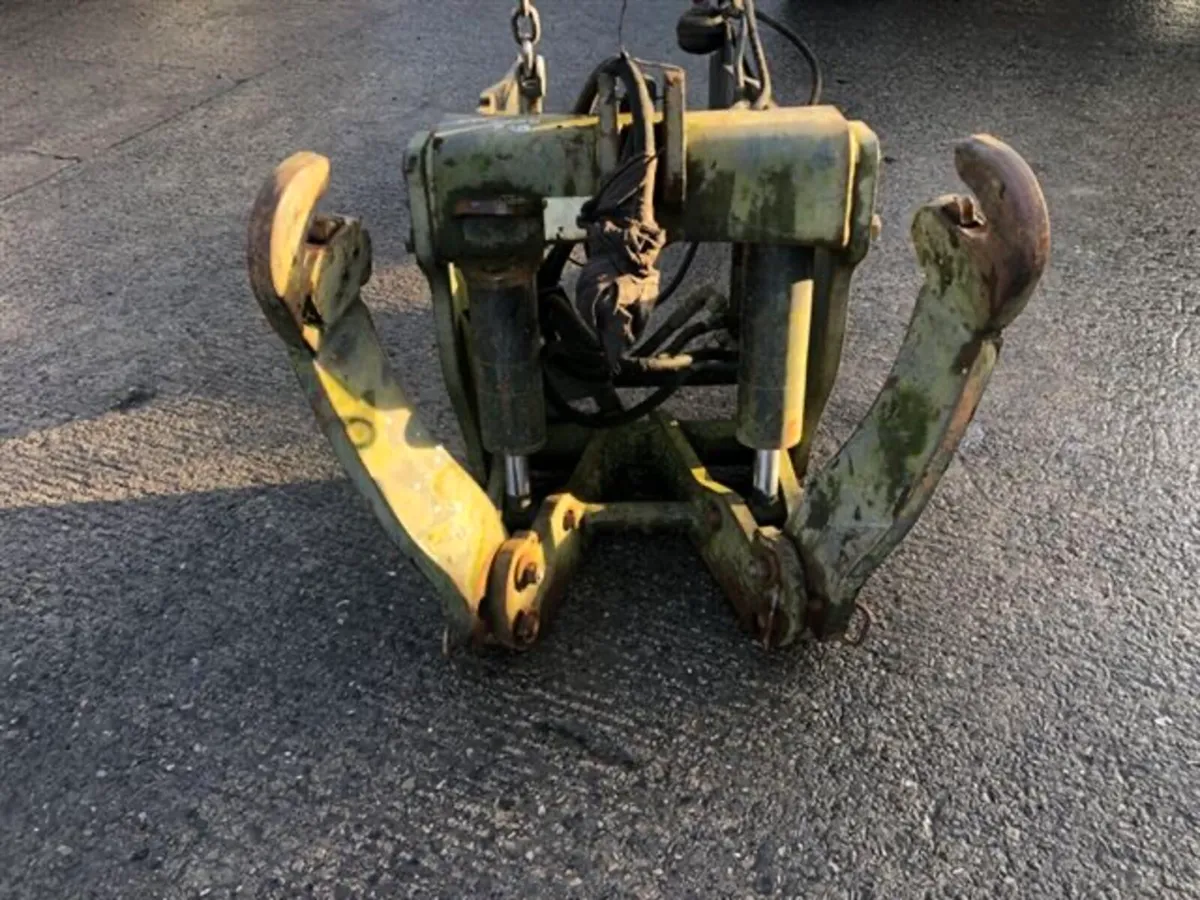 Mailleux MX R38 Fold Up Front Linkage - Claas - Image 1