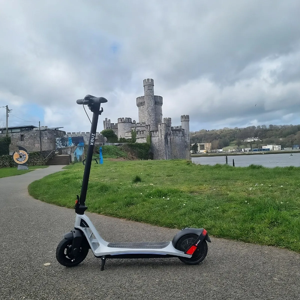 Z – Line Folding Electric Scooter - Image 3