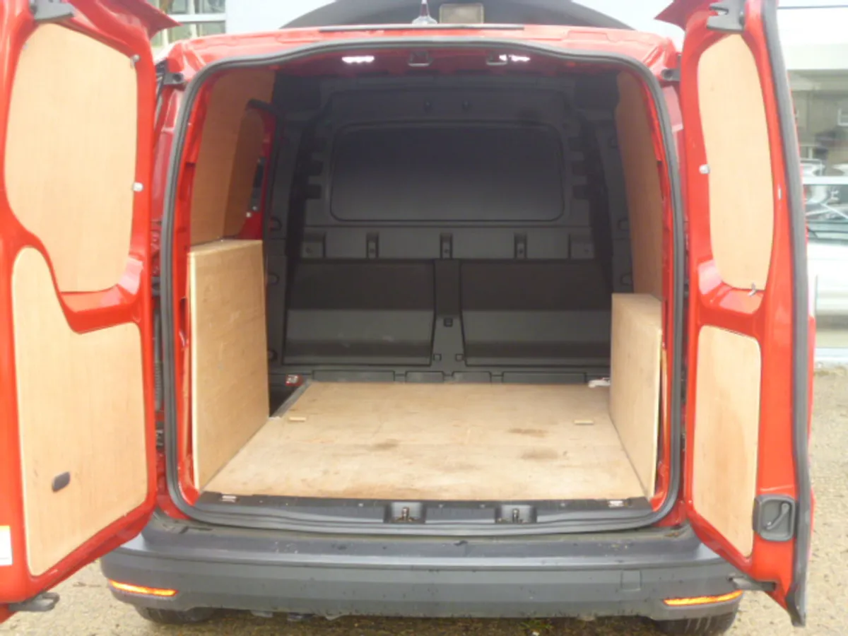 VW Caddy 2.0L Panel Van 2022 - Image 4