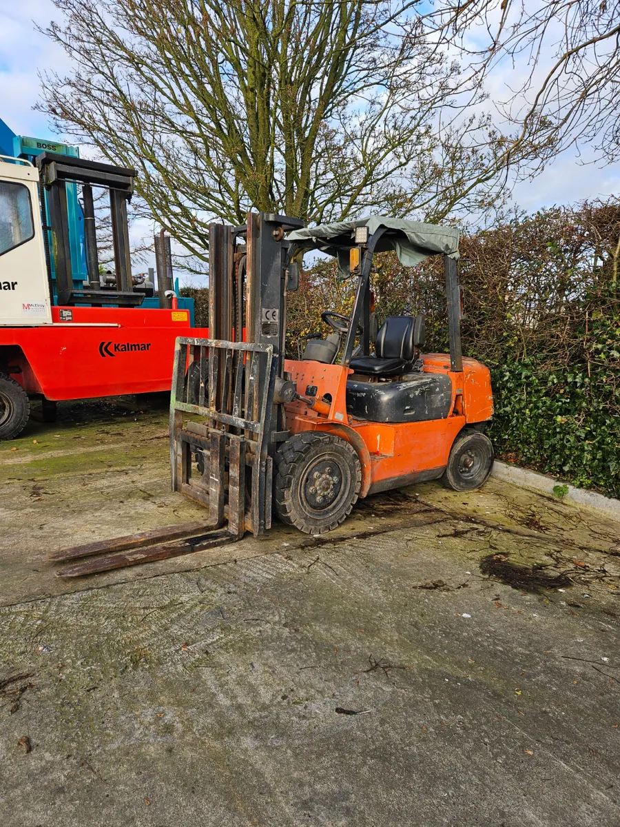Forklift - Image 2