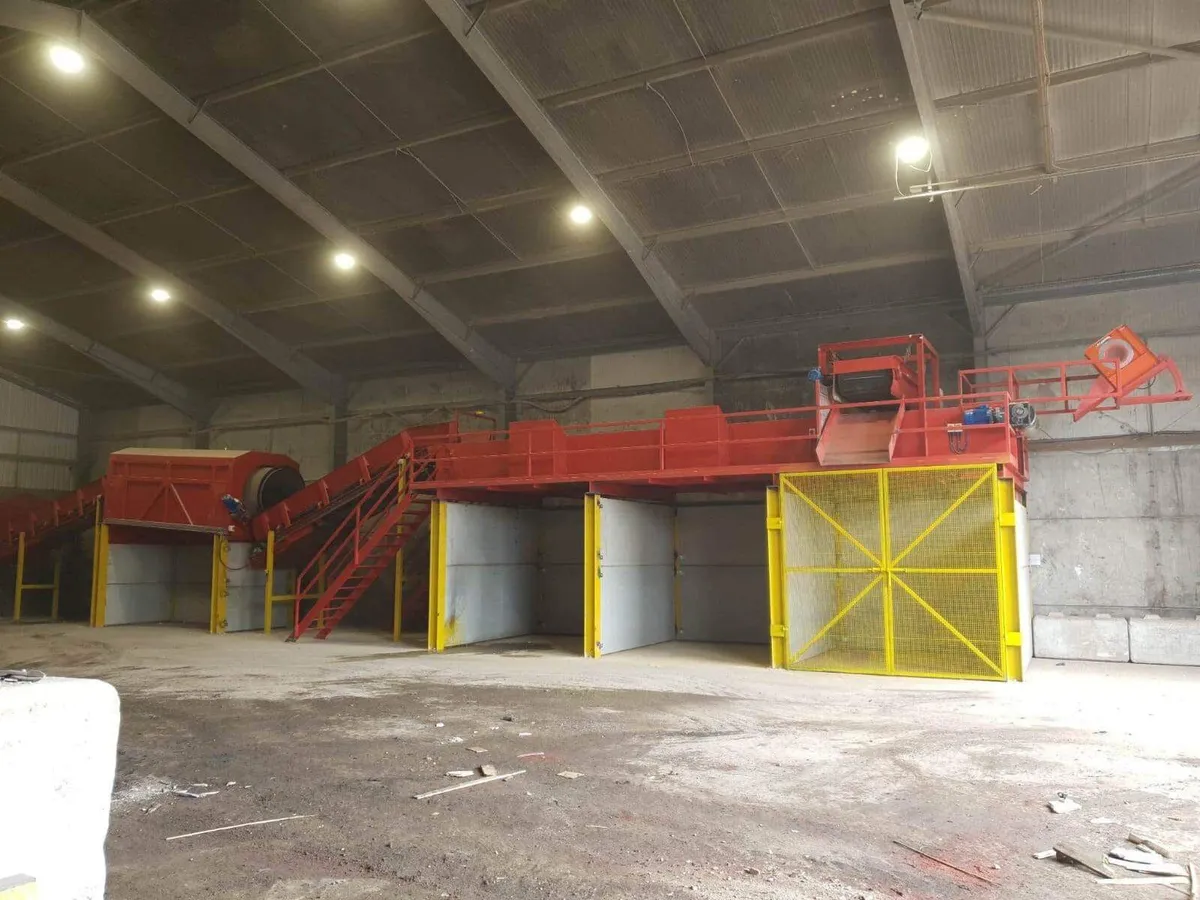 Trommel screen - picking station - Image 4