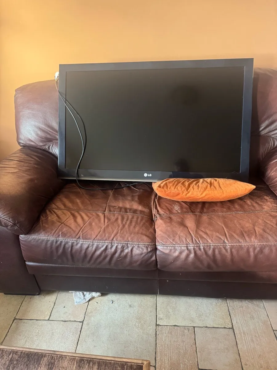 LG Television - Image 2