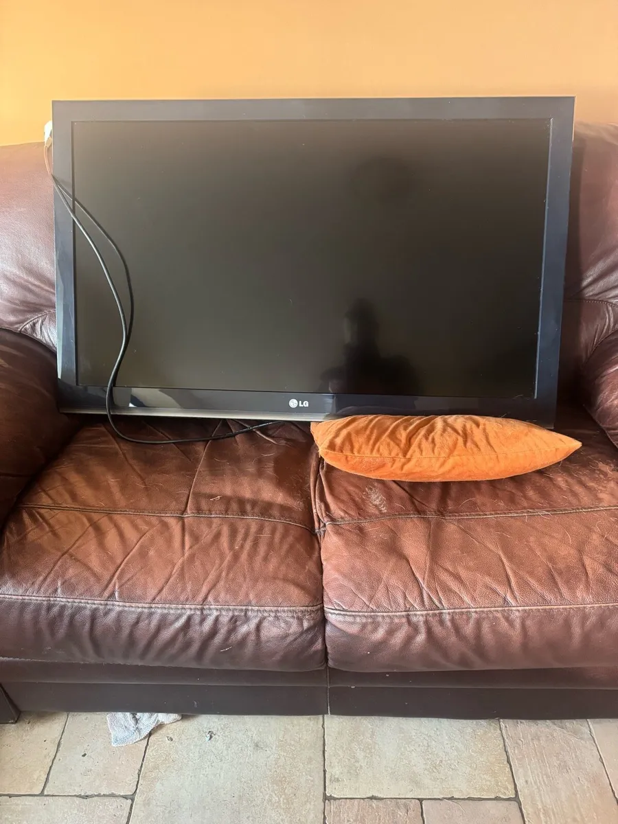 LG Television - Image 3
