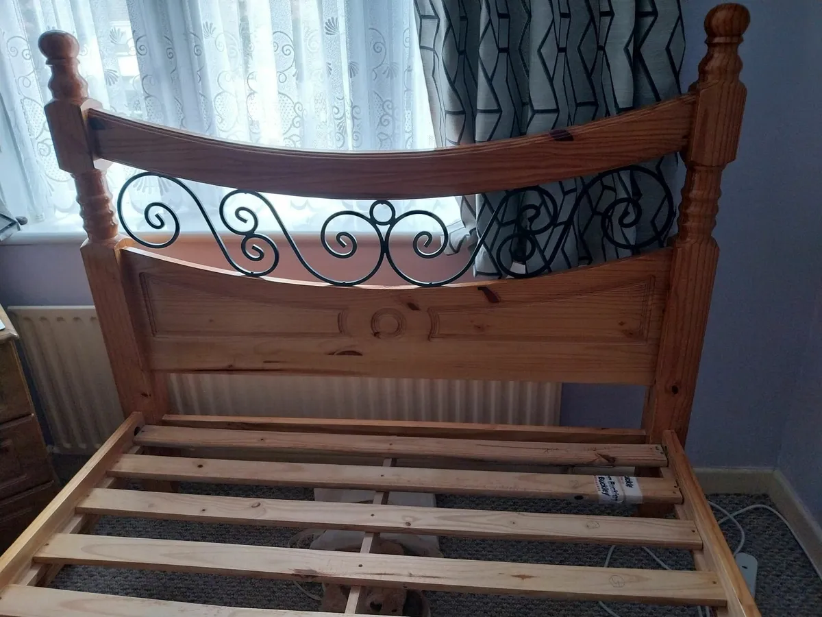 Double bedframe solid pine - Image 1