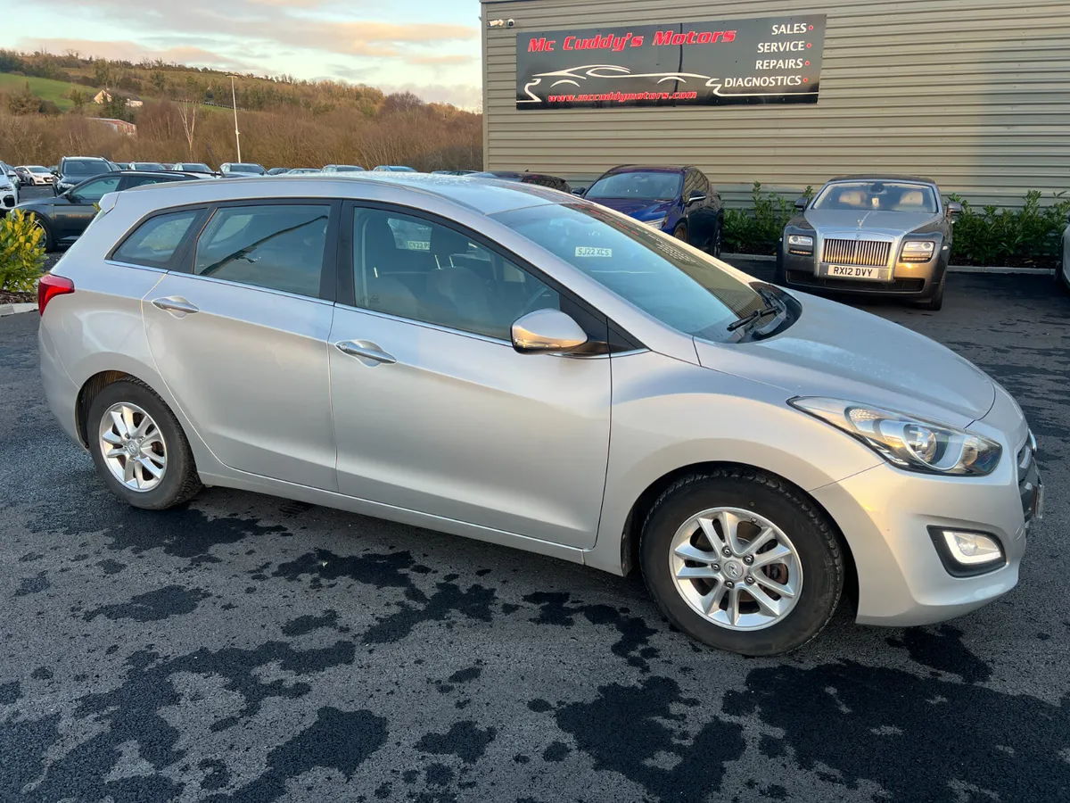 2015 (152) Hyundai I30 SE Nav BDrive 1.6 CRDI Esta - Image 1