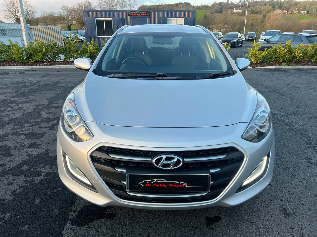 2015 (152) Hyundai I30 SE Nav BDrive 1.6 CRDI Esta - Image 3