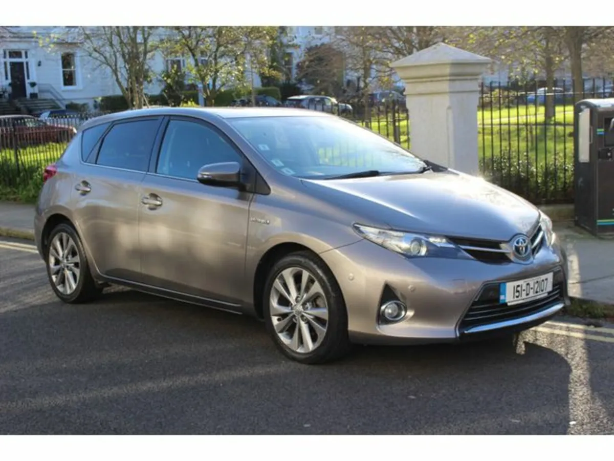 Toyota Auris Luxury Self Charging Hybrid 5DR Auto - Image 1