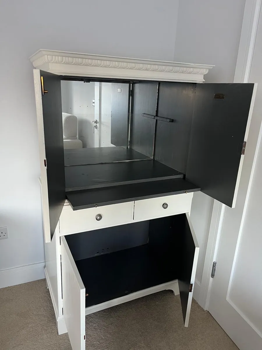 Coffee Tabe & Drinks/Storage Cabinet - Image 1