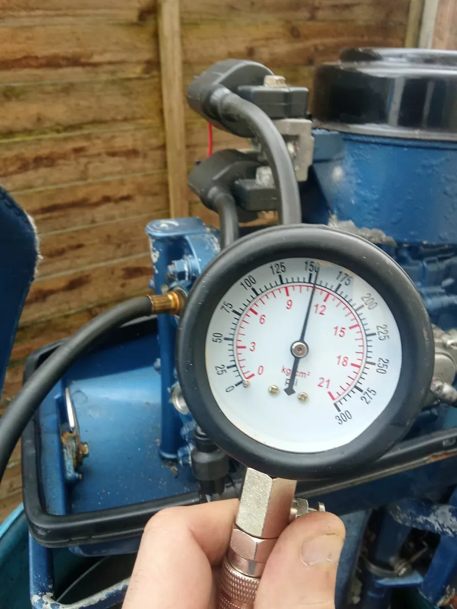 2-stroke outboard SUZUKI-26 HP - Image 3