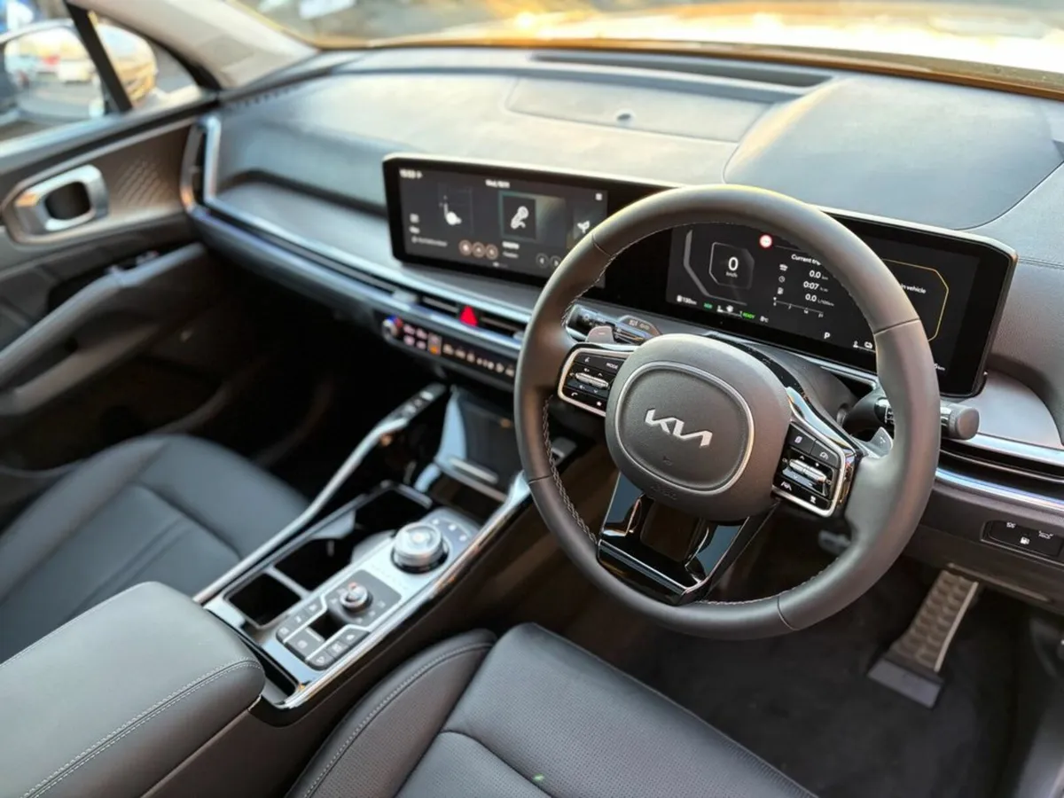 Kia Sorento 1.6 Plug in hybrid ( 7 Seats ) - Image 2