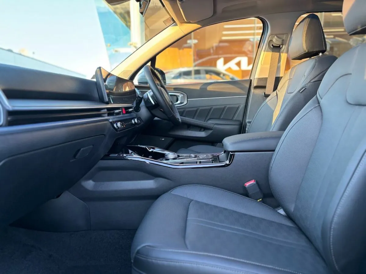 Kia Sorento 1.6 Plug in hybrid ( 7 Seats ) - Image 4