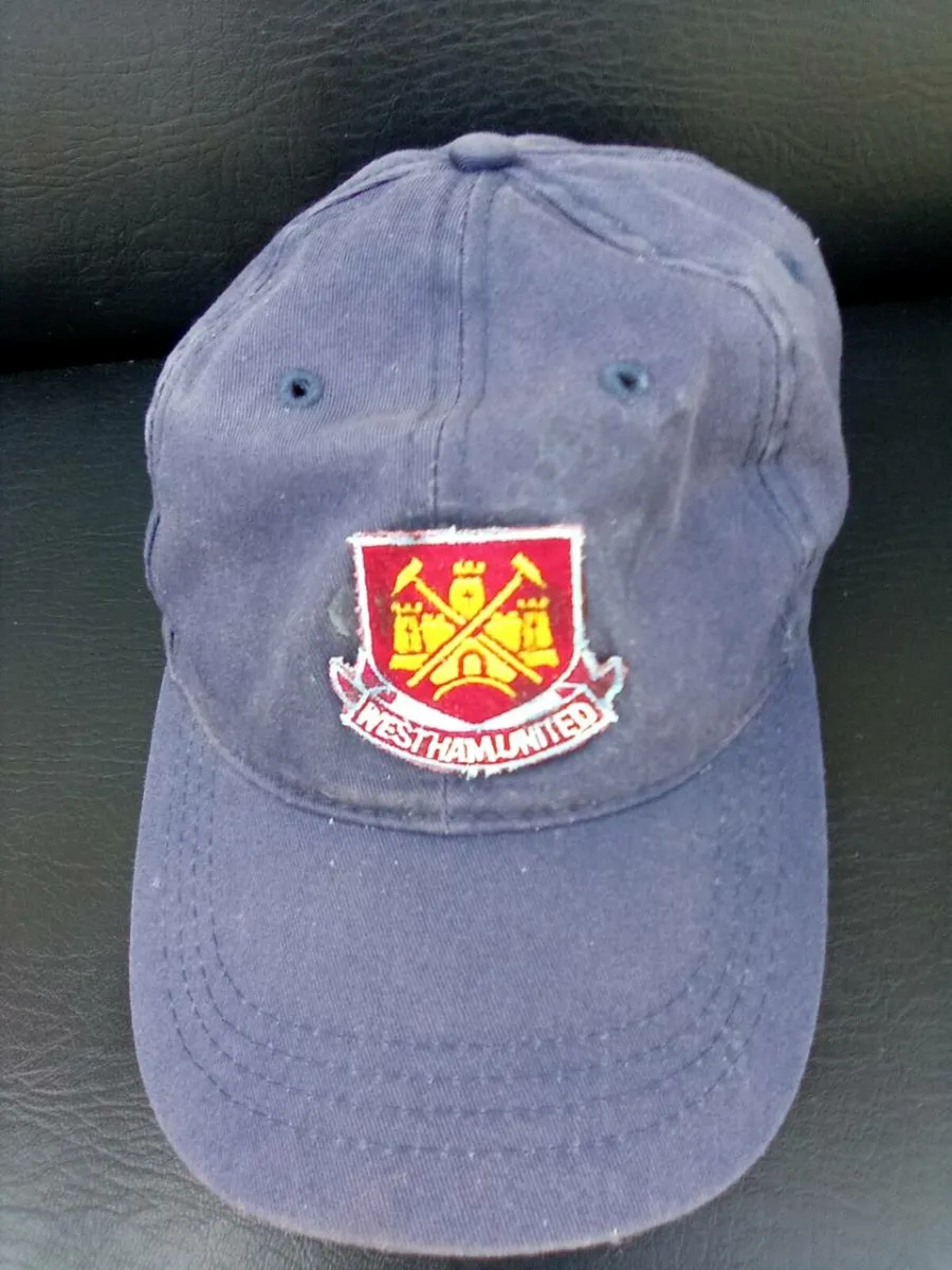 WEST. HAM. UNITED.  CAP. . AND.  BADGE. AND. CREST - Image 4
