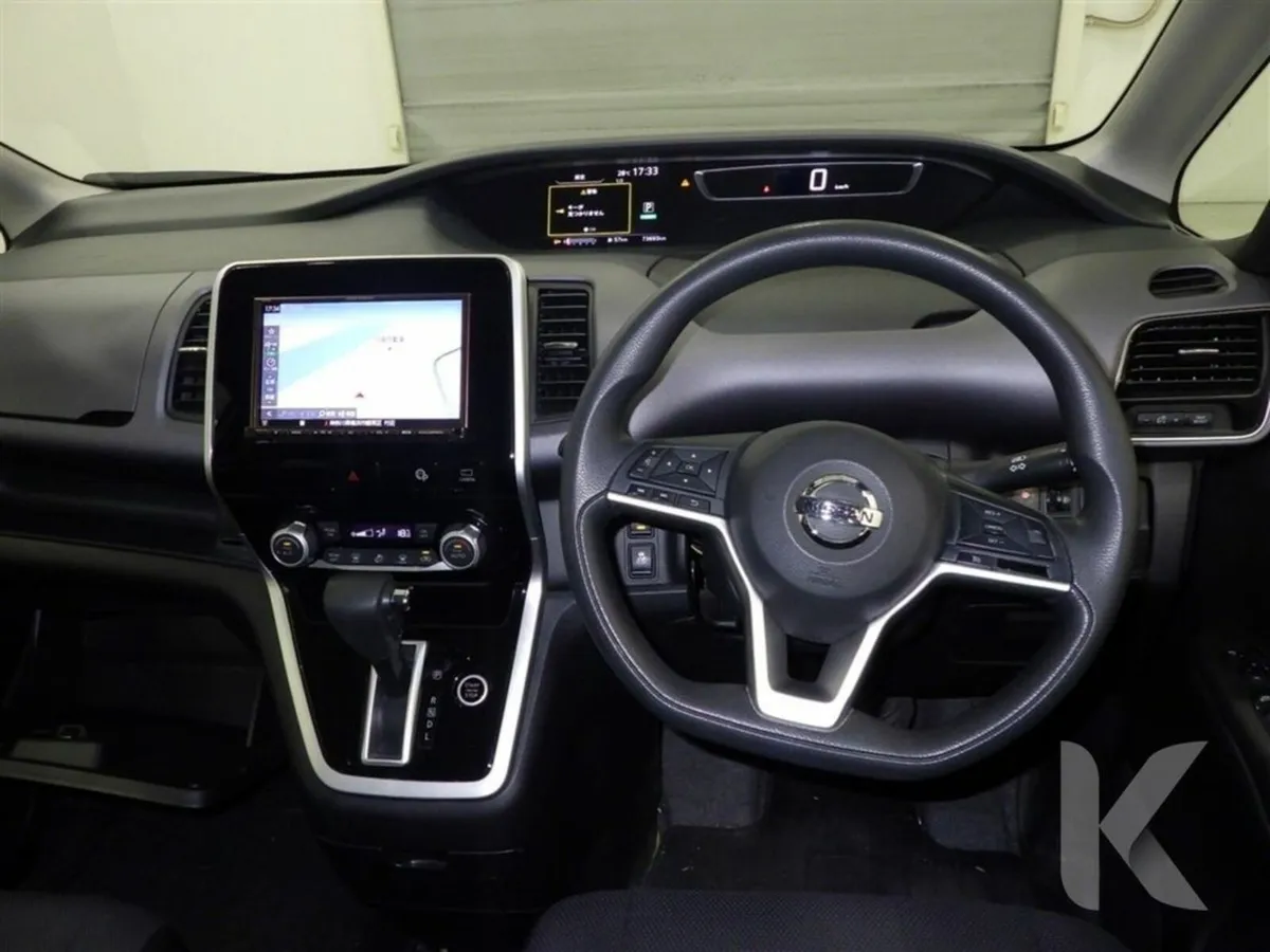 Nissan Serena HYBRID 2.0 AUTOMATIC - Image 3