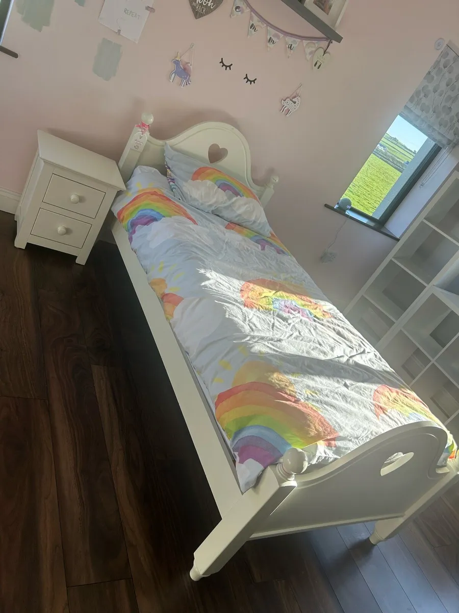 Bedroom furniture - Image 1