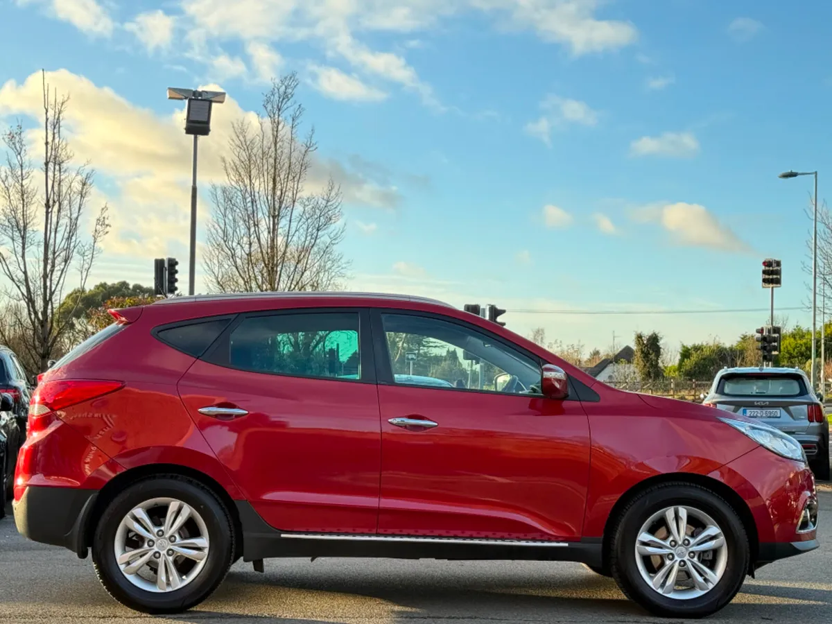 Hyundai ix35 1.7 CRDI PREMIUM *LOW KMS & HIGH SPEC - Image 4