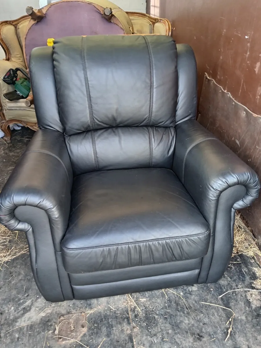 New leather chair - Image 3