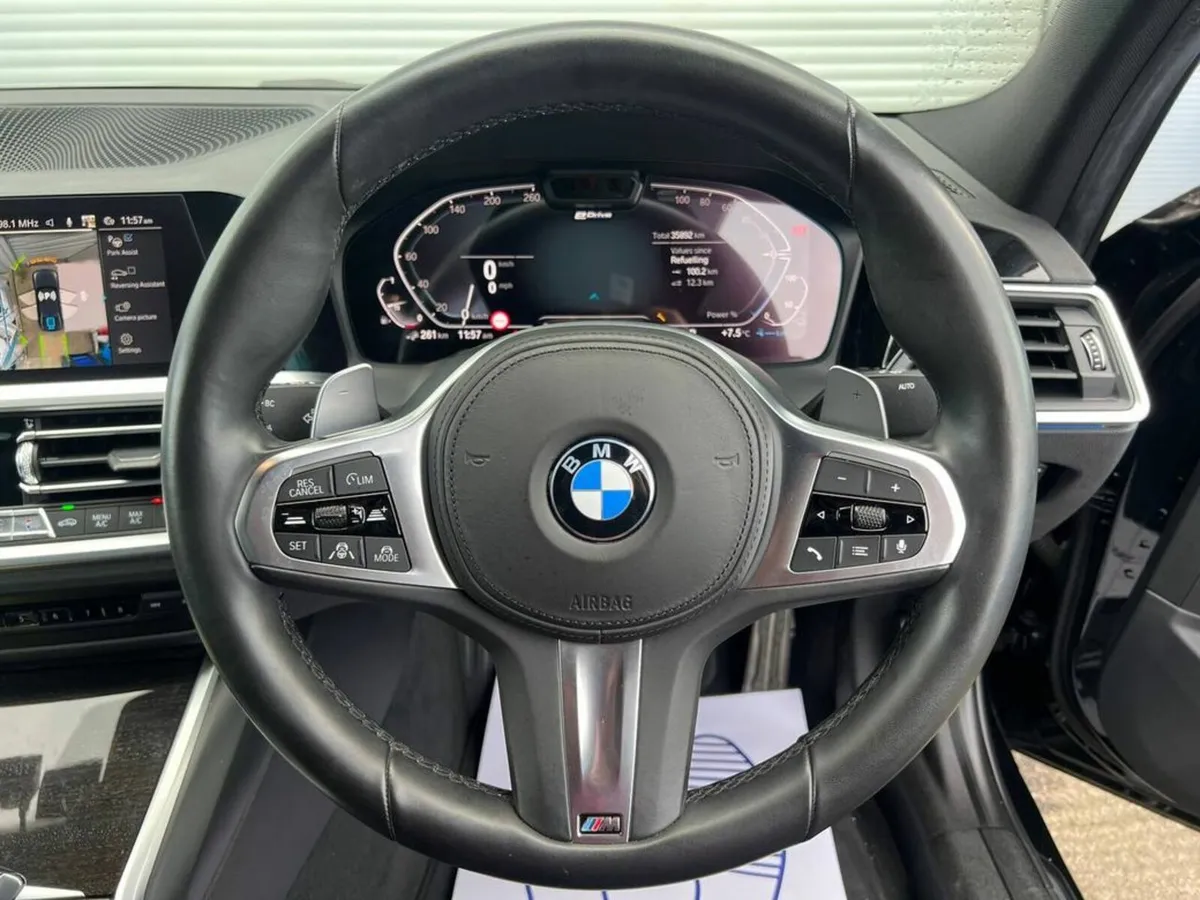 BMW 3-Series 330e M-SPORT COMPETITION 2.0 HYBRID / - Image 4
