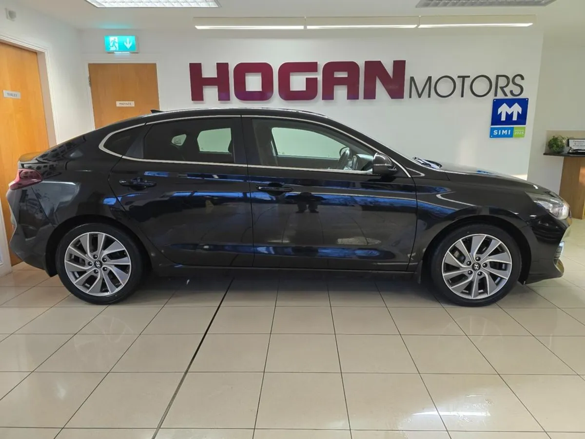Hyundai i30 Fastback Executive Diesel 5DR - Image 3