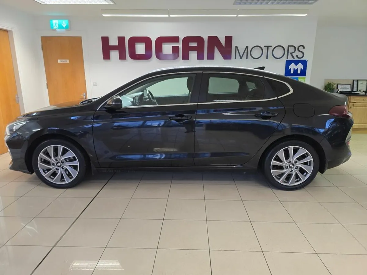 Hyundai i30 Fastback Executive Diesel 5DR - Image 4