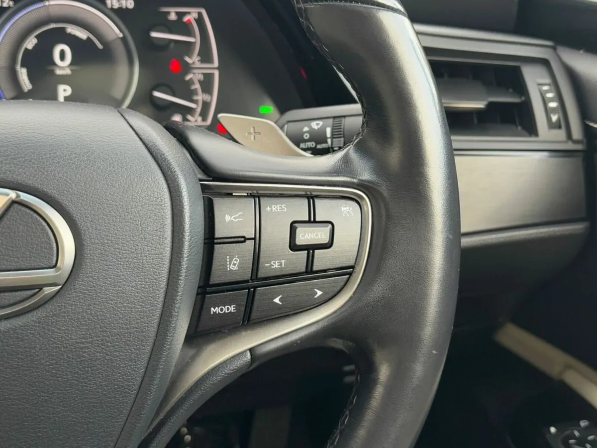 Lexus ES Dynamic 4DR Auto - Image 4