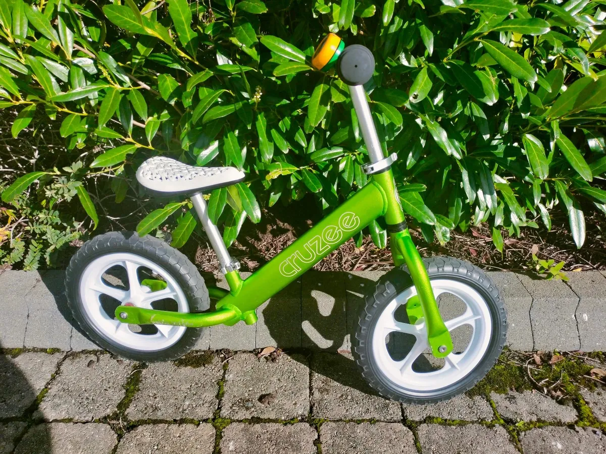 Cruzee balance bike - Image 1