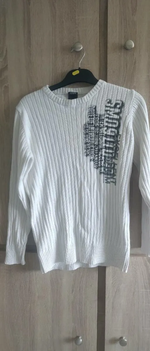 White man sweater size fits sm m worn once - Image 1