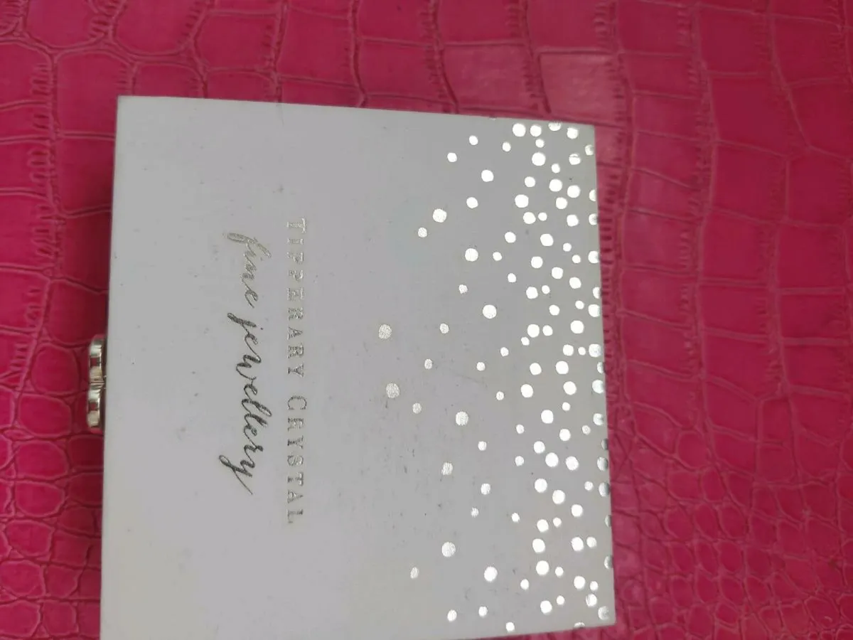 Silver diamante heart drop pendant with chain - Image 4