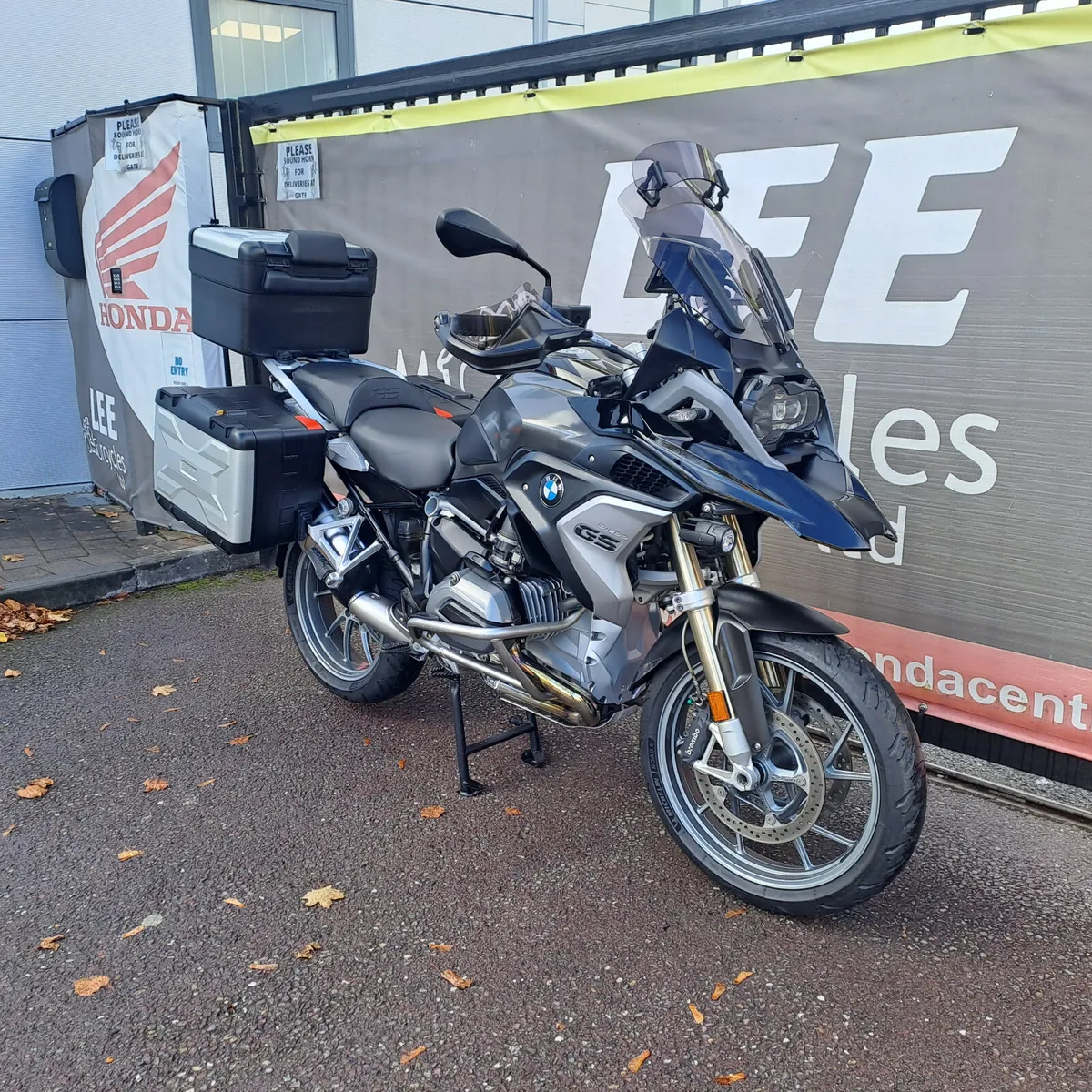 2017 BMW R1200GS - Image 2