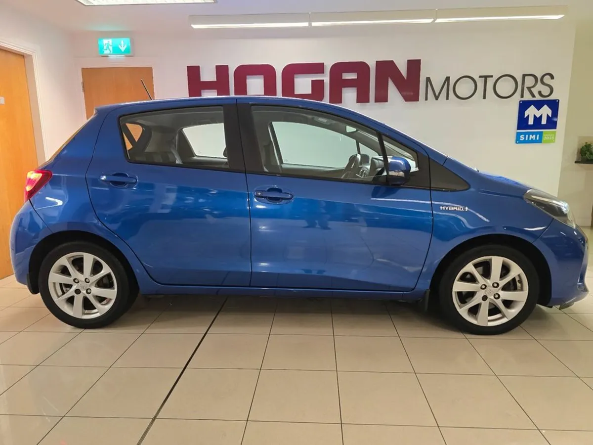 Toyota Yaris Hybrid Excel Automatic - Image 3