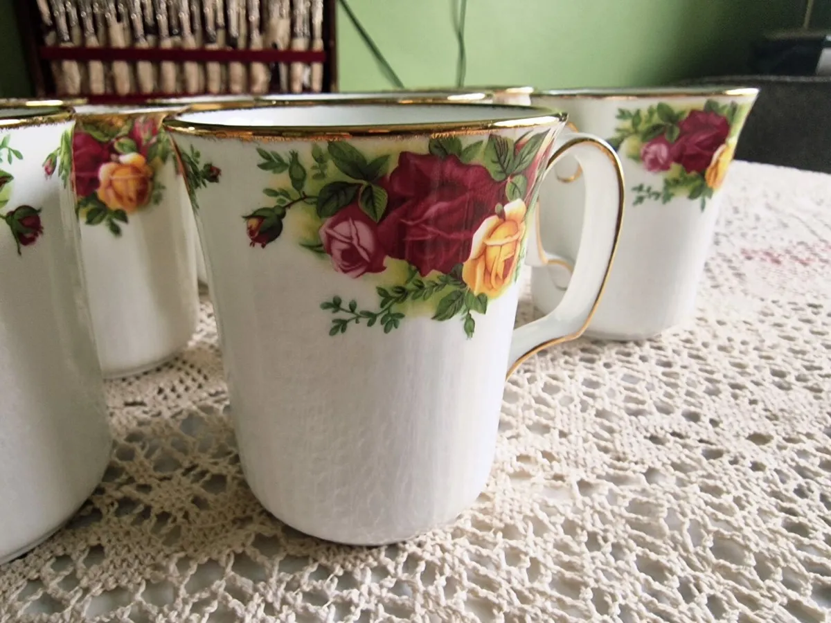 Royal albert old country Rose's mugs. - Image 3