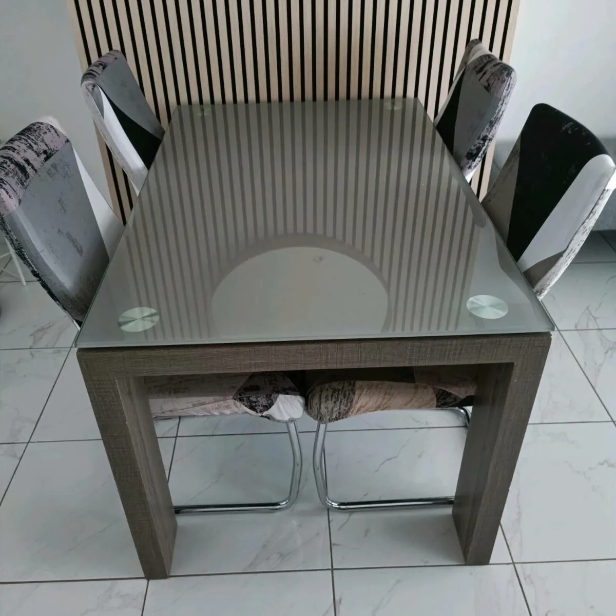 Dining Table & 4x Chairs - Image 1