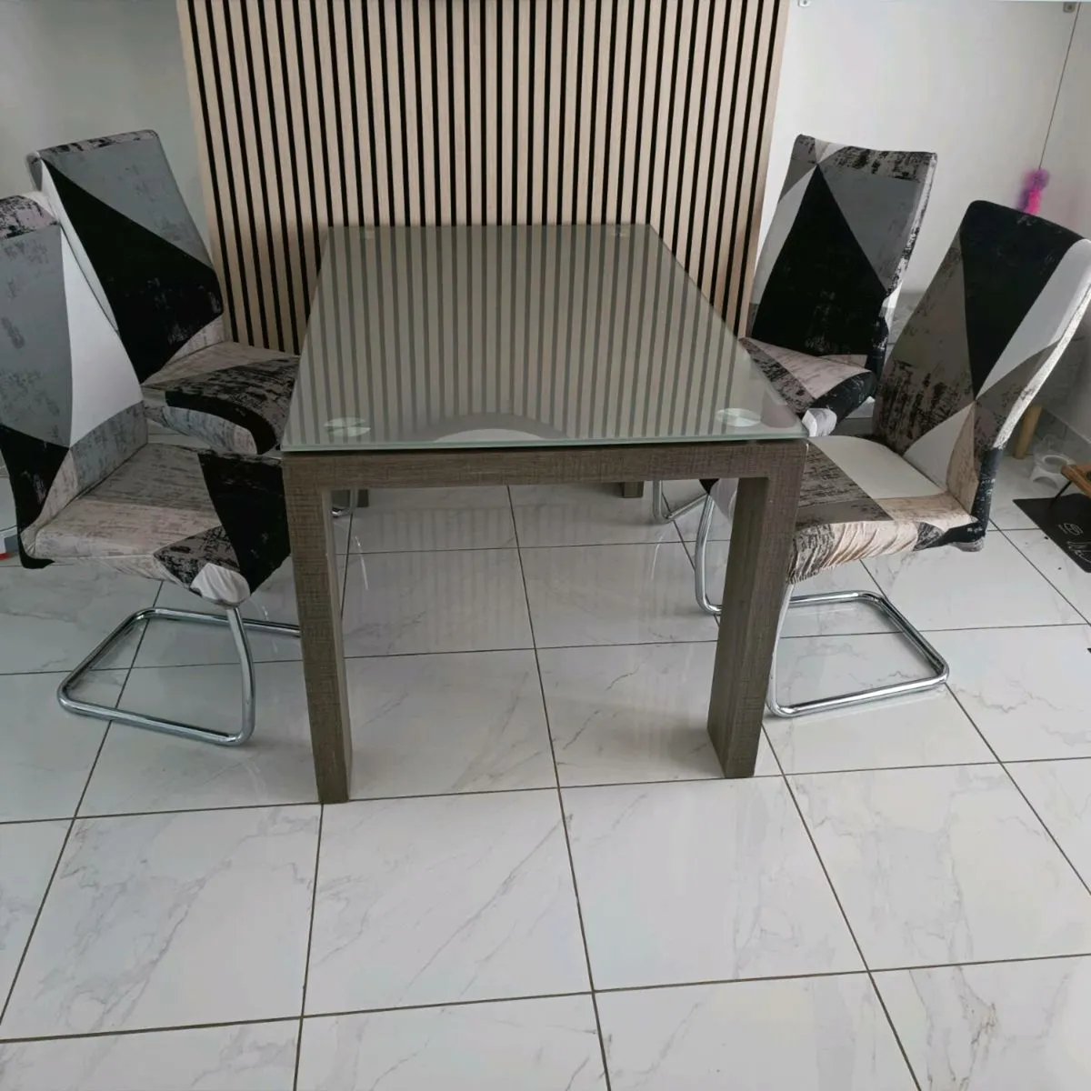 Dining Table & 4x Chairs - Image 2