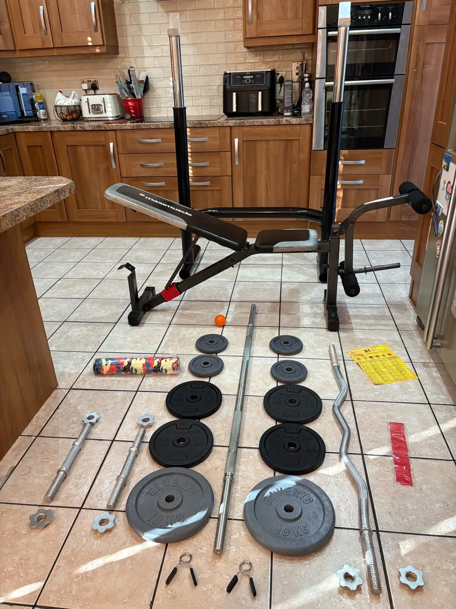 VERSATILE ALL IN METAL GYM WEIGHTLIFTING SET UP!!! - Image 1