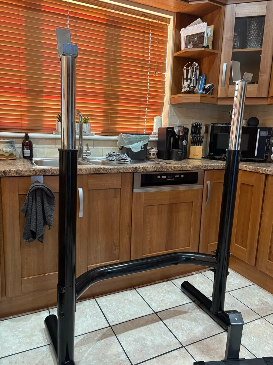 VERSATILE ALL IN METAL GYM WEIGHTLIFTING SET UP!!! - Image 2