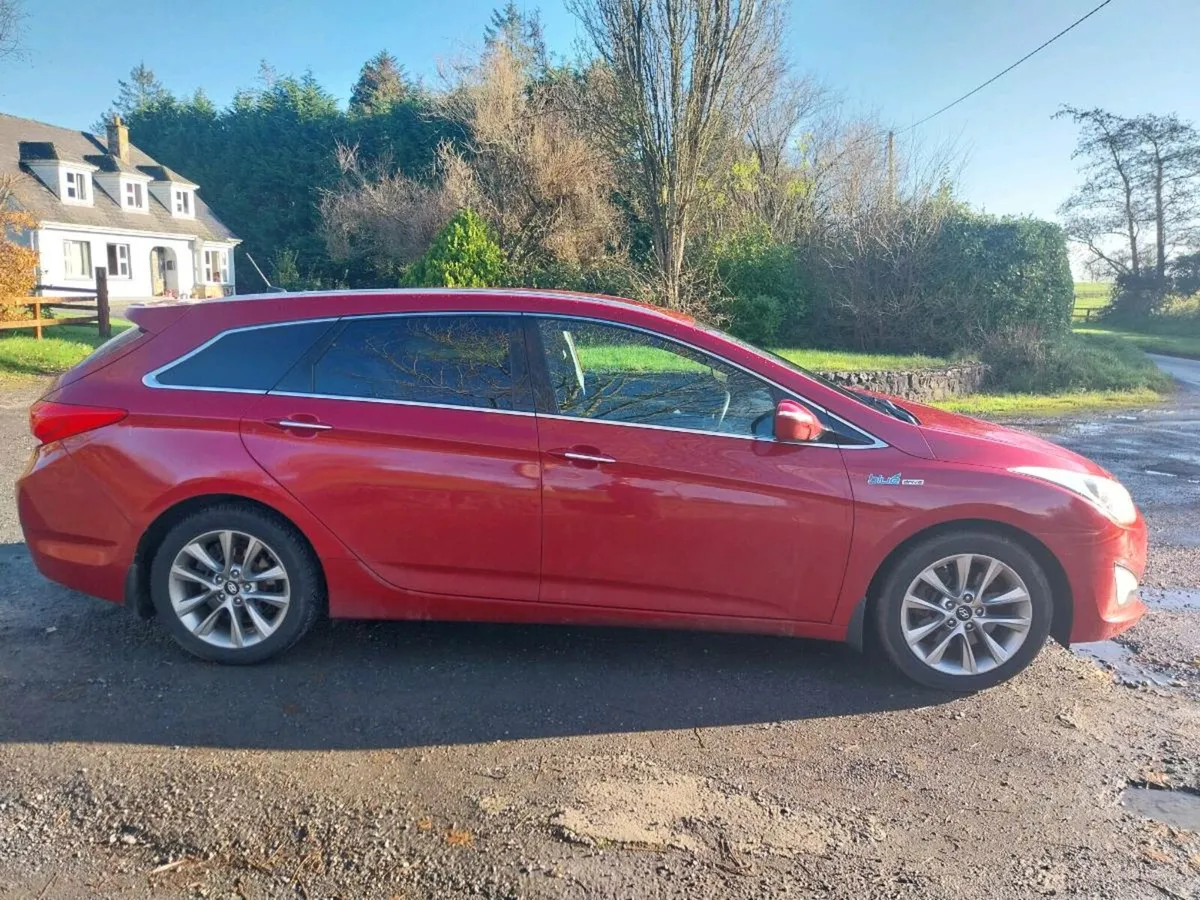 Hyundai i40 Estate - Image 2