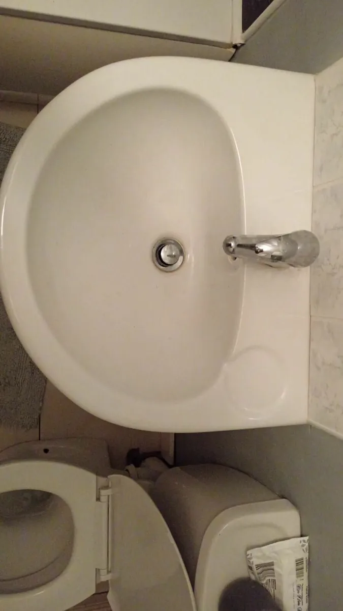 Bathroom sink - Image 3