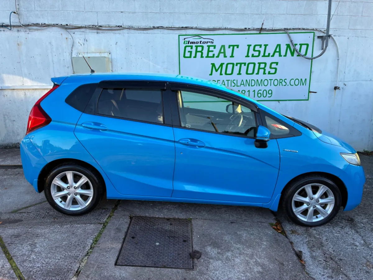 Honda Fit DAA-GP5 - Image 2