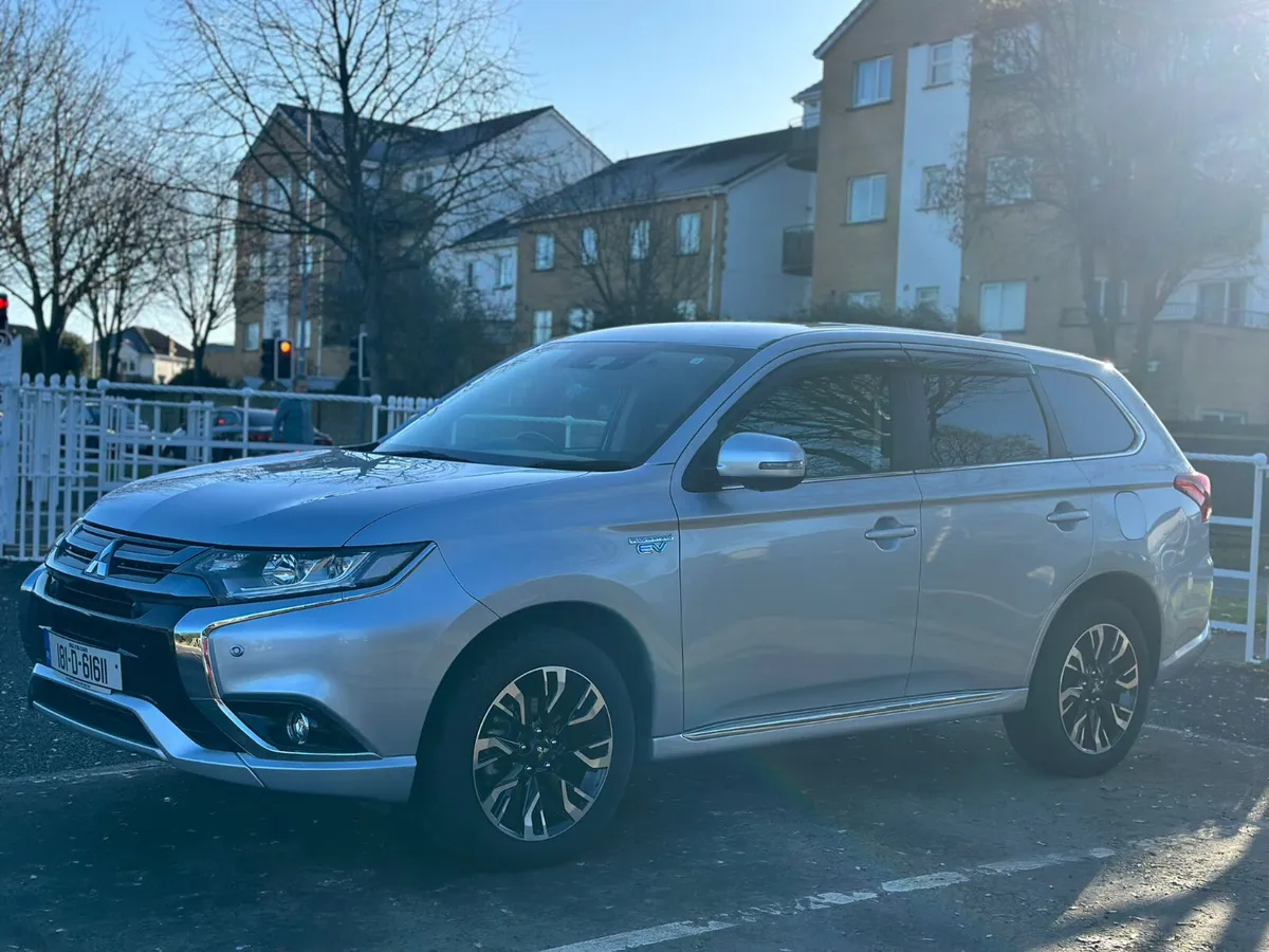 Mitsubishi Outlander 2018 Plug In Hybrid - Image 2