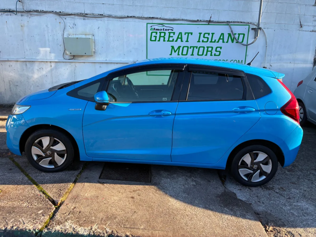 Honda Fit DAA-GP5 - Image 2