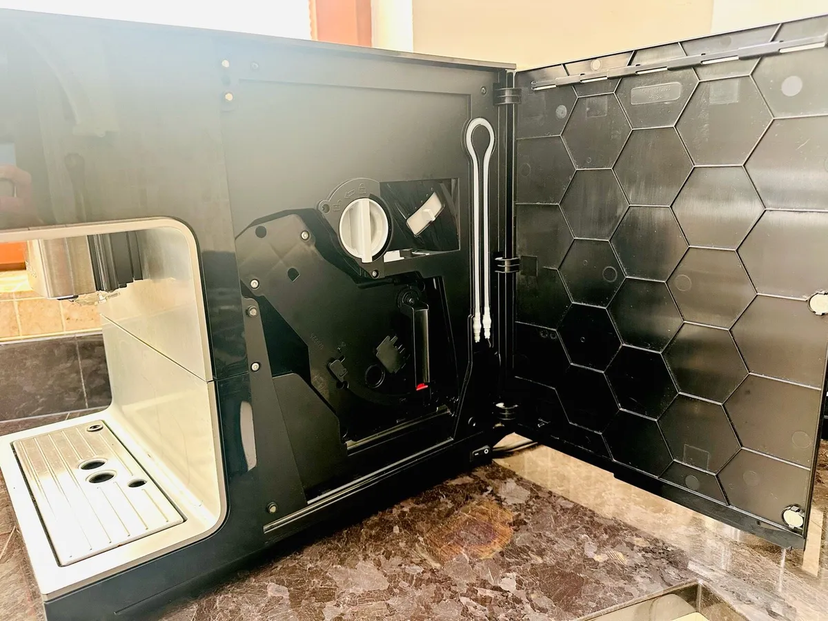 Miele Bean-to-Cup Coffee Machine - Image 4