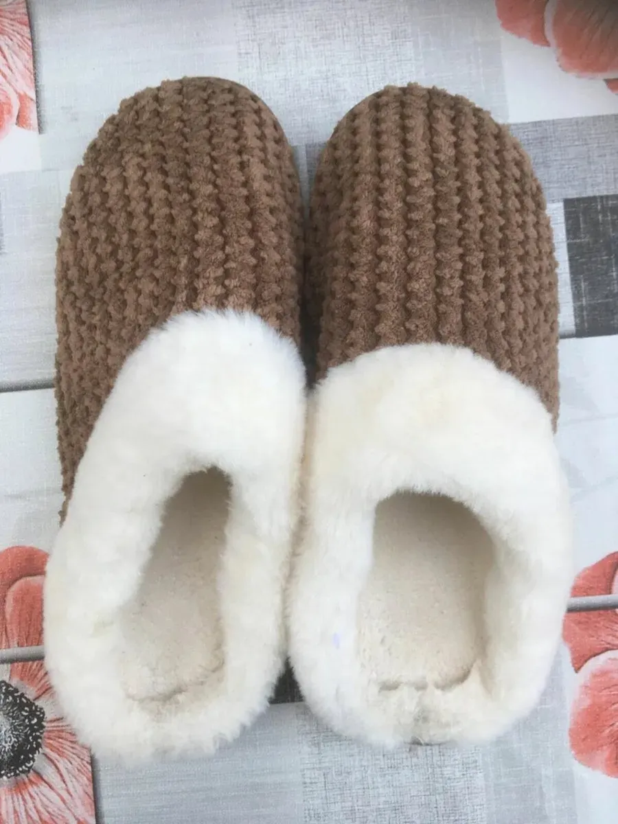 NEW Ladies Slippers, Size Medium 5-6, Fur lined - Image 1