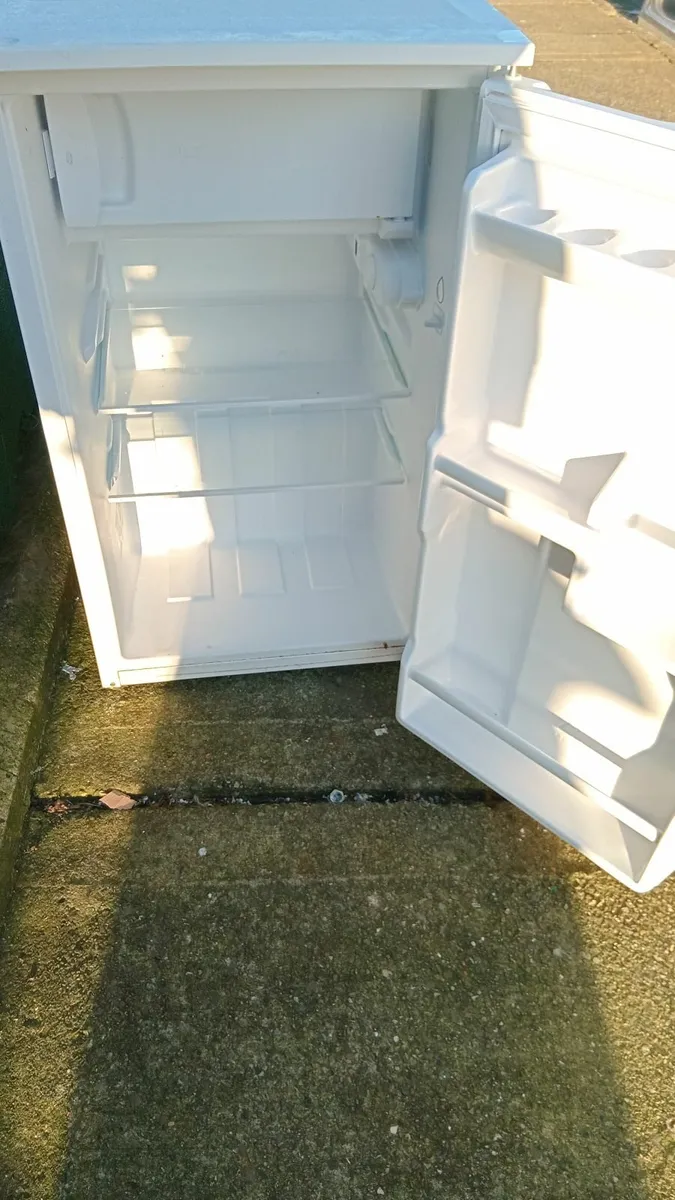 Under counter fridge - Image 3