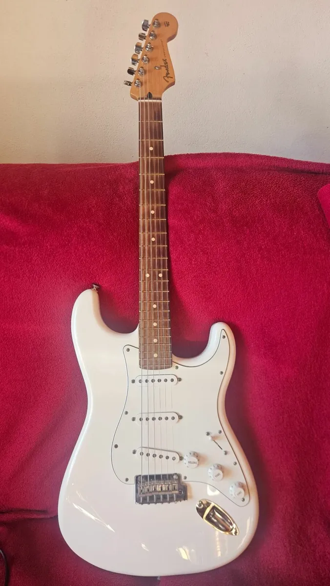 Fender stratocaster standard guitar - Image 3