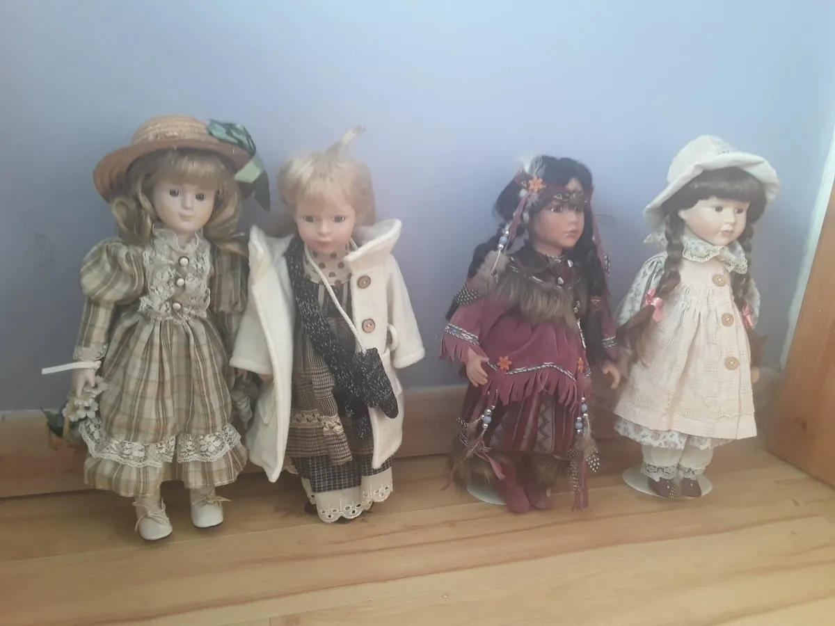 Selection of beautiful porcelain dolls - Image 1