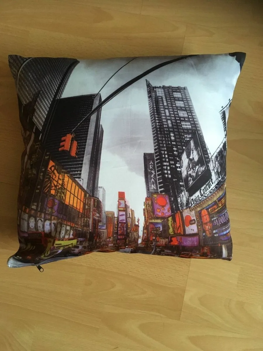 Beautiful City Design Cushion - Image 1