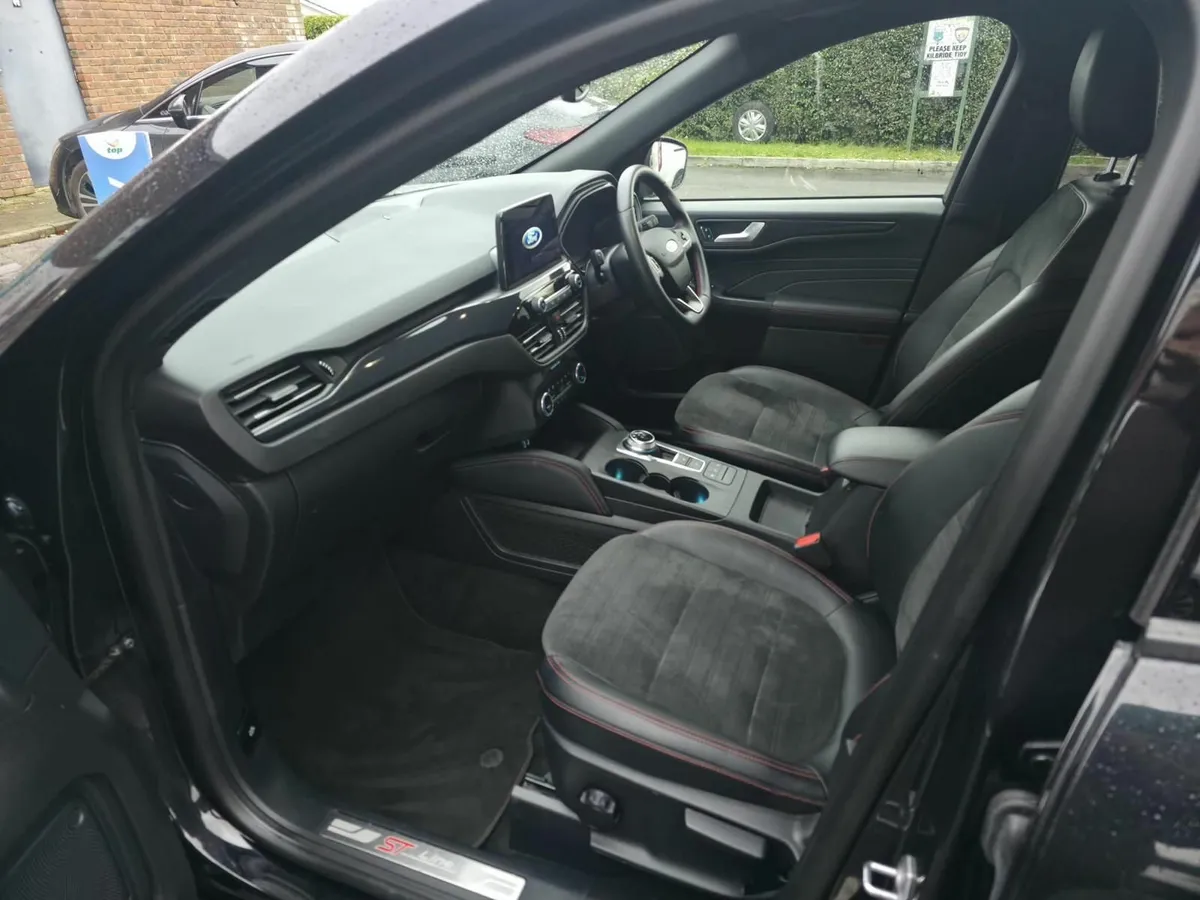 Ford Kuga 2022 ST-Line PHEV - Image 4