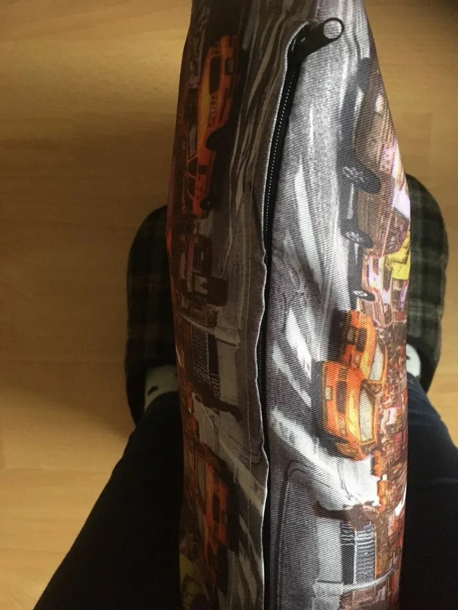 Beautiful City Design Cushion - Image 3