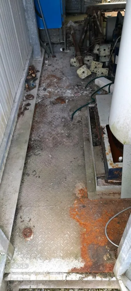 Steel sheds on steel frames - Image 4