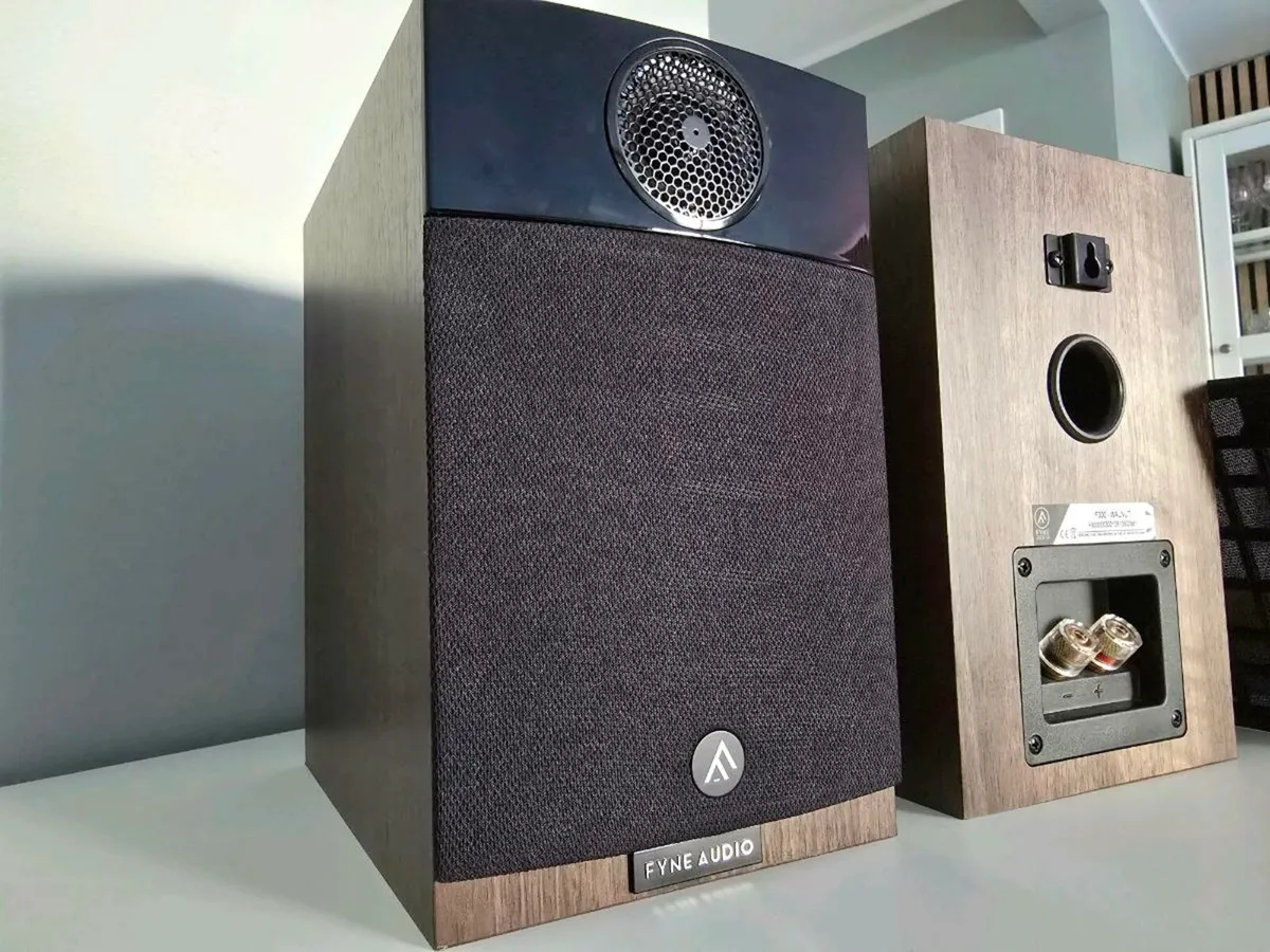 Fyne Audio F300 Bookshelf Speakers - Image 4